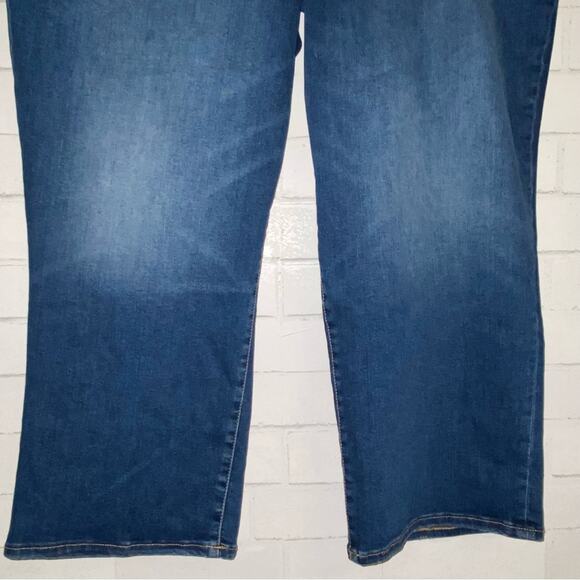 New $159 Good American ALWAYS FITS GOOD LEGS STRAIGHT JEANS 28-32 PLUS NWT - Picture 10 of 16
